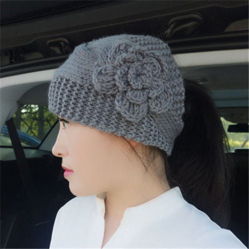 Windproof Women's Beanie with Flower Design