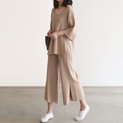 V-Neck Knit Top & Wide-Leg Pants Set – Effortlessly Chic Two-Piece