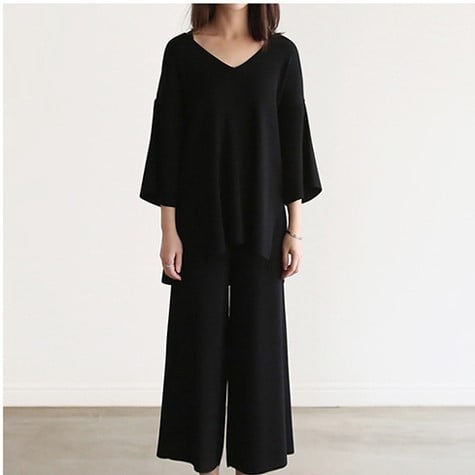 V-Neck Knit Top & Wide-Leg Pants Set – Effortlessly Chic Two-Piece
