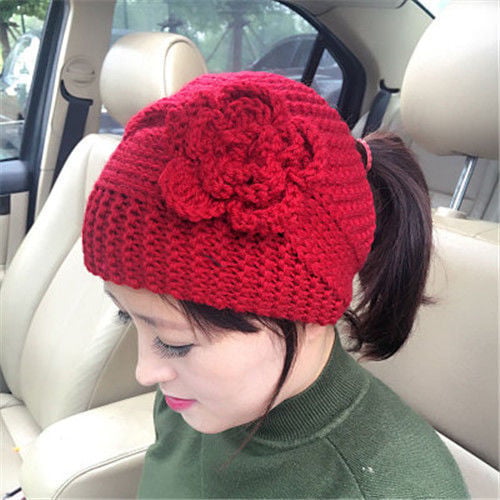 Windproof Women's Beanie with Flower Design