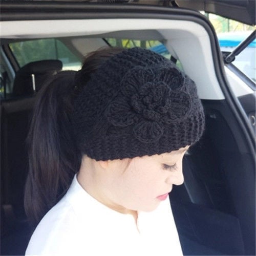 Windproof Women's Beanie with Flower Design