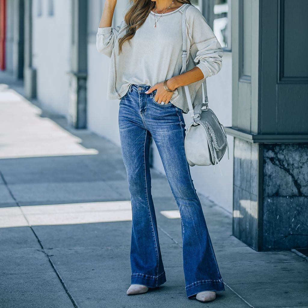Slender Flared Women's Jeans for Stylish Comfort