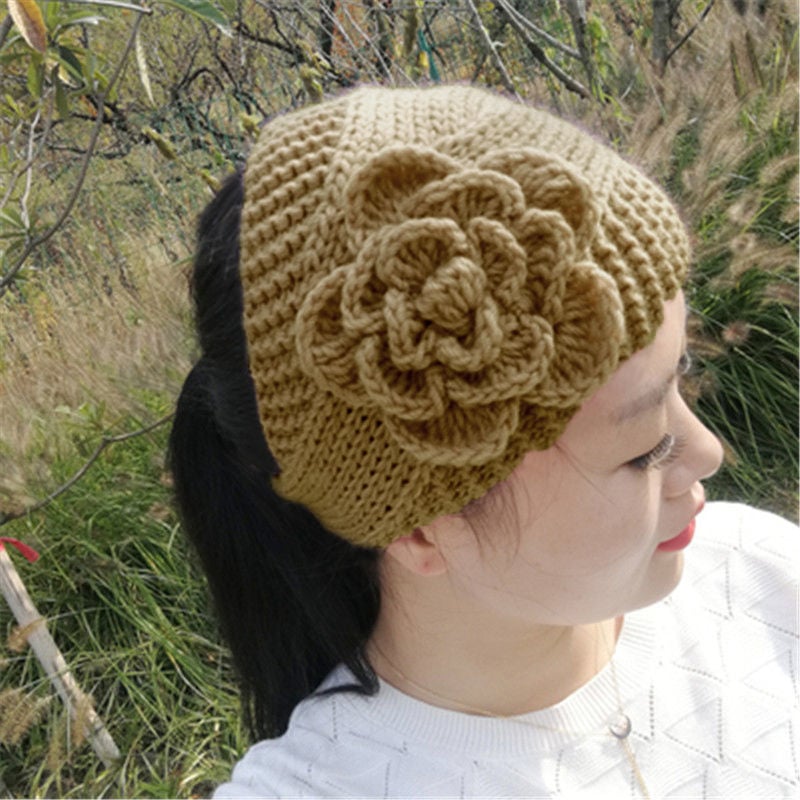 Windproof Women's Beanie with Flower Design
